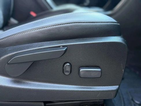 Used 2016 Chevrolet Colorado Z71 image 11