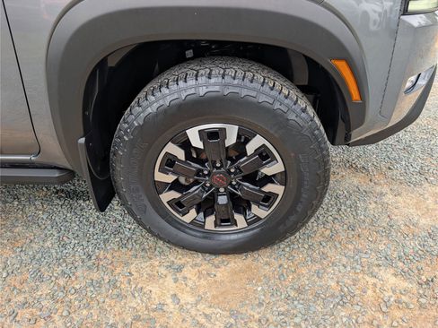 Used 2023 Nissan Frontier PRO-4X w/ Pro Convenience Package AWD/4WD image 9