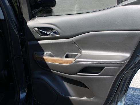 Used 2019 GMC Acadia SLE FWD image 15