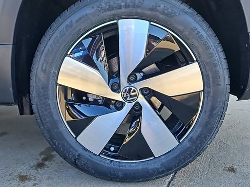 New 2026 Volkswagen Taos S image 9