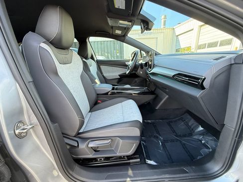 Used 2025 Volkswagen ID.4 Pro RWD image 25