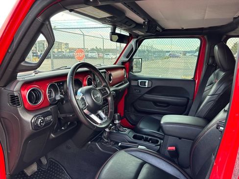 Used 2022 Jeep Gladiator Rubicon w/ Cold Weather Group AWD/4WD image 9