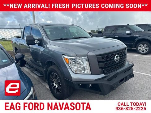 Used 2022 Nissan Titan SV w/ SV Convenience Package RWD image 1
