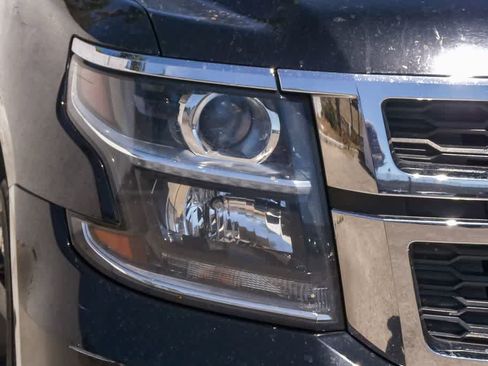 Used 2018 Chevrolet Suburban LT RWD image 4