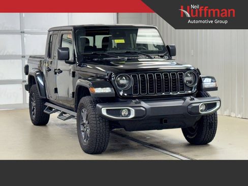 Used 2024 Jeep Gladiator Sport image 1