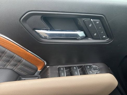 New 2026 GMC Canyon Denali w/ LPO, Denali Black Edition image 9