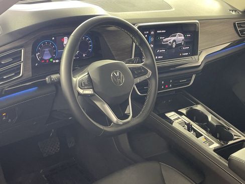 Used 2025 Volkswagen Atlas SEL image 11