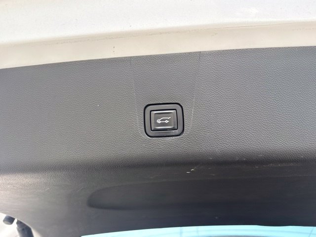 Used 2023 Chevrolet Traverse Premier w/ LPO, Floor Liner Package AWD/4WD image 29