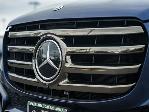 Used 2024 Mercedes-Benz GLS 450 4MATIC image 13