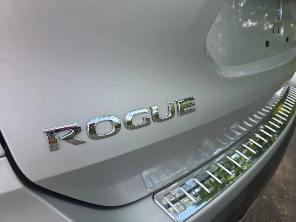 Used 2020 Nissan Rogue SV FWD image 11