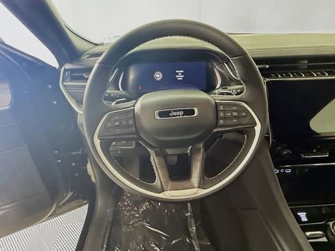 New 2025 Jeep Grand Cherokee Limited w/ Black Appearance Package image 11