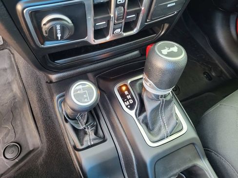 Used 2021 Jeep Wrangler Unlimited Sahara AWD/4WD image 16