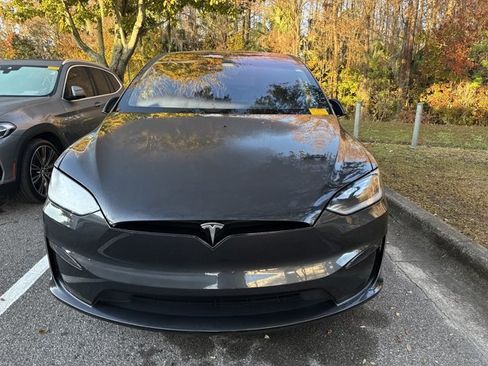Used 2024 Tesla Model X image 2