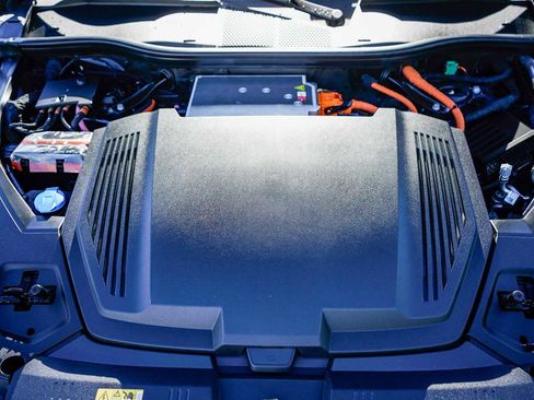 Used 2023 Audi e-tron S Prestige w/ Prestige Package image 28