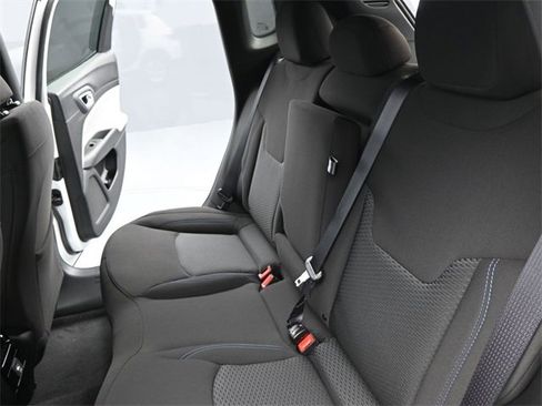 Used 2025 Jeep Compass Sport image 20