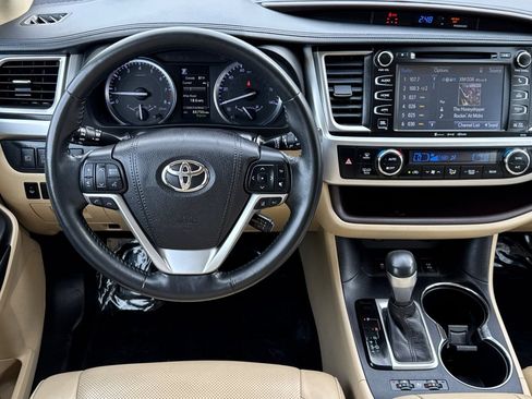 Used 2018 Toyota Highlander Limited image 14