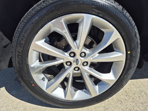 Certified 2021 Ford Explorer Platinum w/ Equipment Group 601A image 5