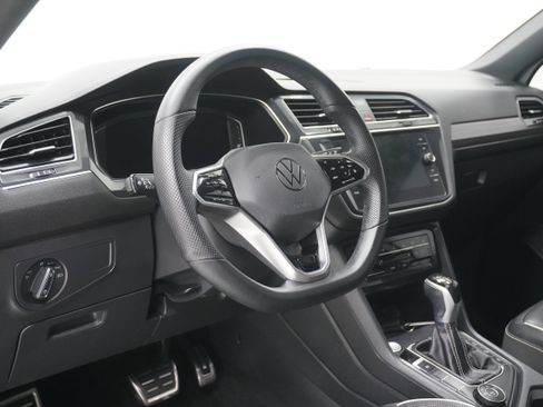 Used 2022 Volkswagen Tiguan SEL R-Line image 10