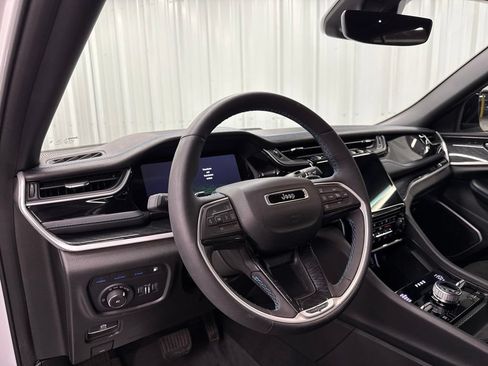 Used 2024 Jeep Grand Cherokee Trailhawk AWD/4WD image 19