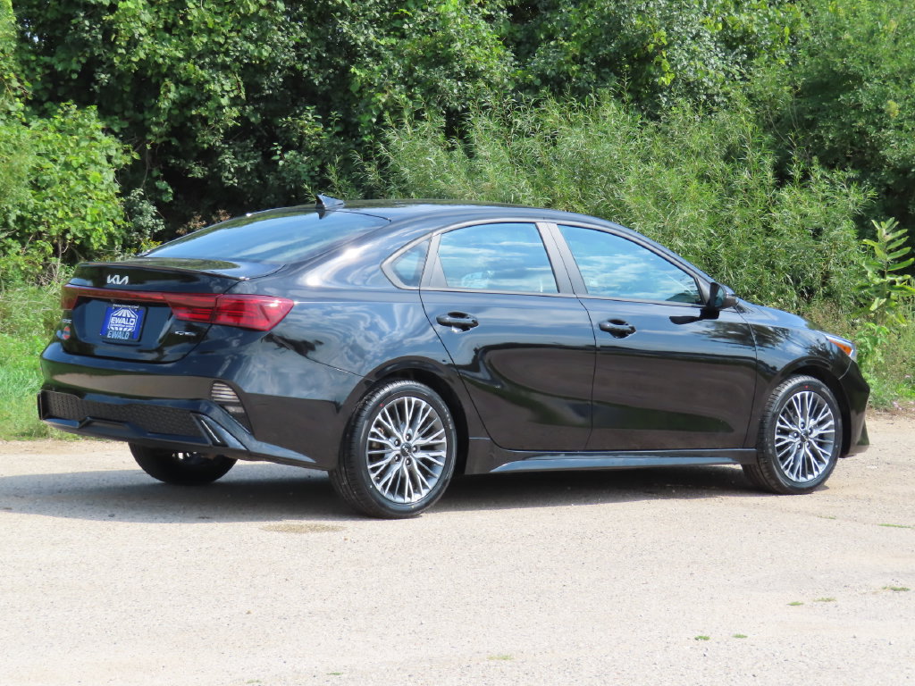 Used 2023 Kia Forte GT-Line FWD image 3