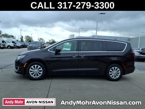 Used 2019 Chrysler Pacifica Touring Plus w/ Advanced Safetytec Group FWD image 5