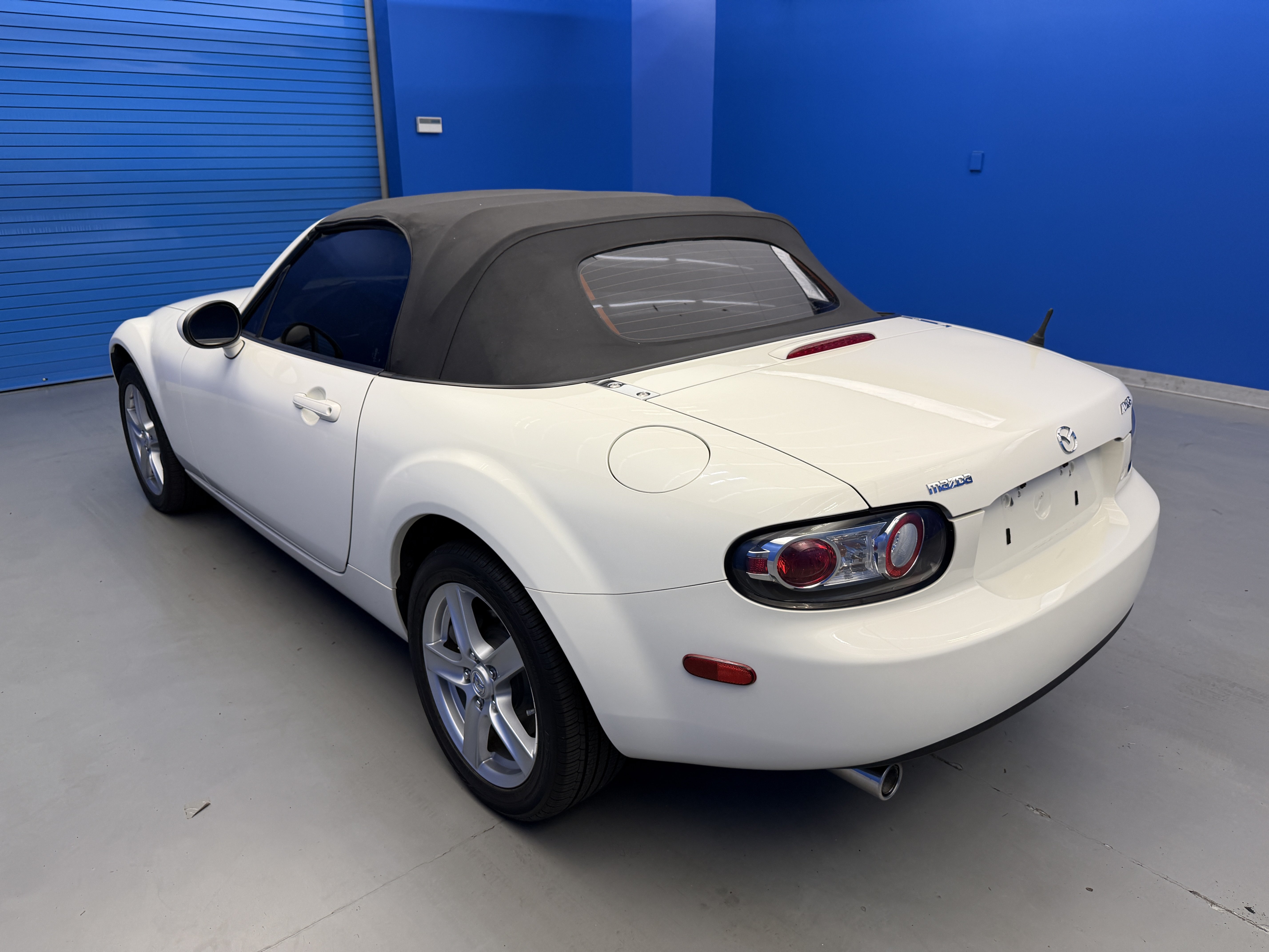 Used 2006 MAZDA MX-5 Miata Touring RWD image 5