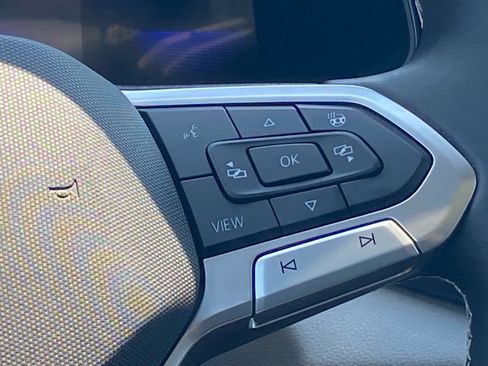 Certified 2023 Volkswagen Taos SE w/ Panoramic Sunroof Package FWD image 7