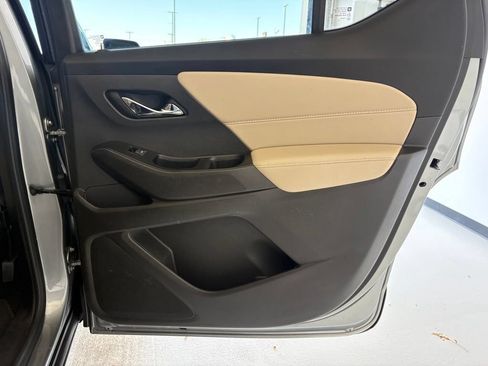 Used 2023 Chevrolet Traverse LS FWD image 32