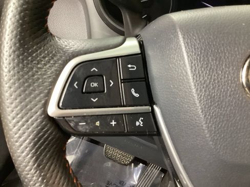 Used 2021 Toyota Sienna XSE FWD image 13
