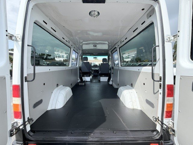 Used 2005 Dodge Sprinter 2500 w/ PWR Convenience Group RWD image 11