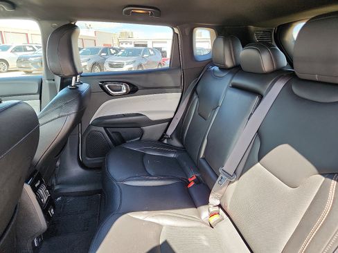 Used 2023 Jeep Compass Limited image 9