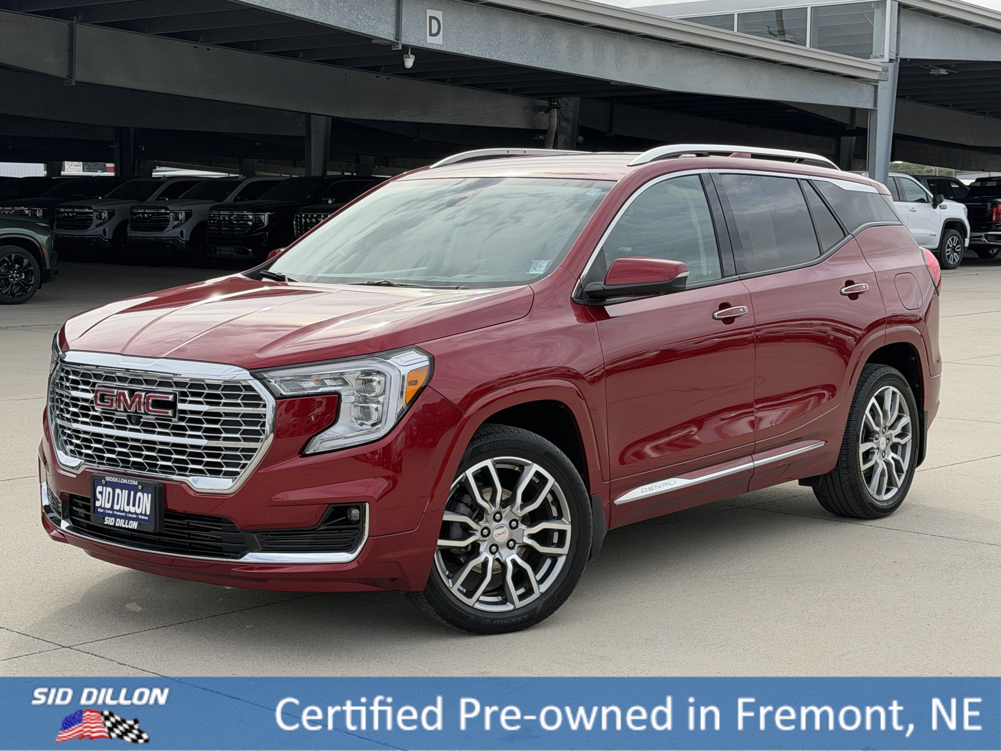 Used 2023 GMC Terrain Denali w/ Denali Premium Package AWD/4WD image 1