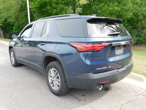 Used 2023 Chevrolet Traverse LT w/ Rear Camera Mirror Package AWD/4WD image 9