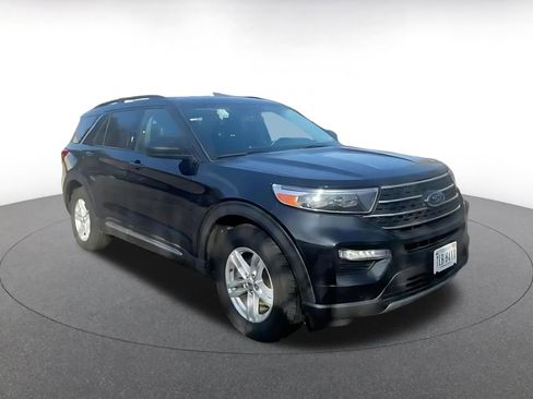 Used 2024 Ford Explorer XLT w/ Equipment Group 202A image 2