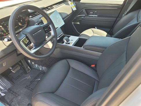 New 2025 Land Rover Range Rover Long Wheelbase SE image 13