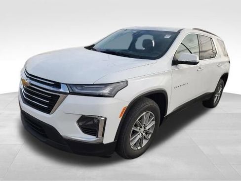 Used 2023 Chevrolet Traverse LT w/ Rear Camera Mirror Package image 28