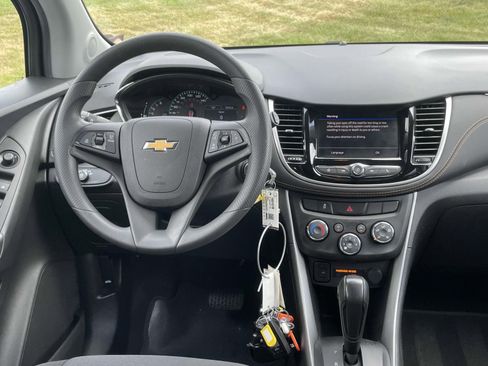 Used 2021 Chevrolet Trax LS w/ Tint and Cruise Package FWD image 11