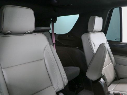 Used 2022 GMC Yukon SLT w/ SLT Premium Package RWD image 32