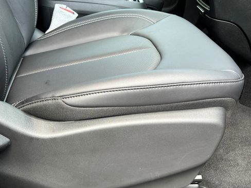 New 2025 Chrysler Pacifica Select w/ Fav Edition Package image 9