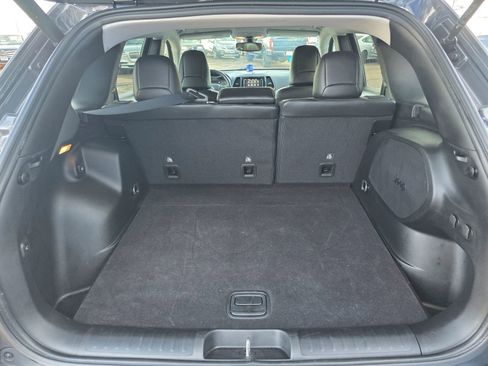 Used 2019 Jeep Cherokee Limited image 6