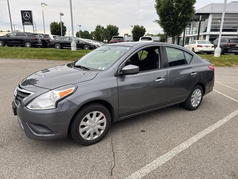 Used 2019 Nissan Versa SV FWD image 3