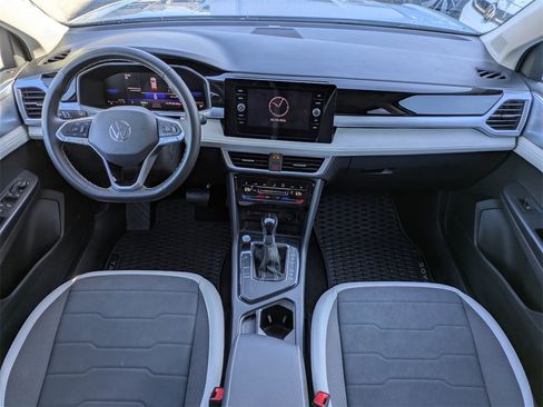 Certified 2025 Volkswagen Taos SE w/ Black Wheel Package image 17