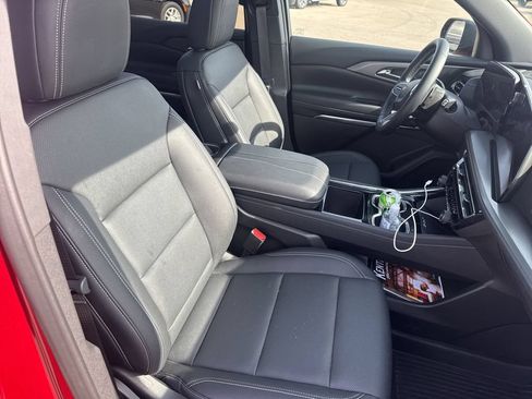 Certified 2025 Chevrolet Traverse LT w/ Sun and Wheel Package AWD/4WD image 11