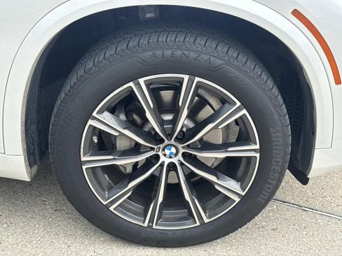 Used 2019 BMW X5 xDrive40i w/ M Sport Package AWD/4WD image 4