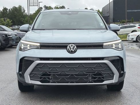 Used 2025 Volkswagen Taos SE FWD image 8