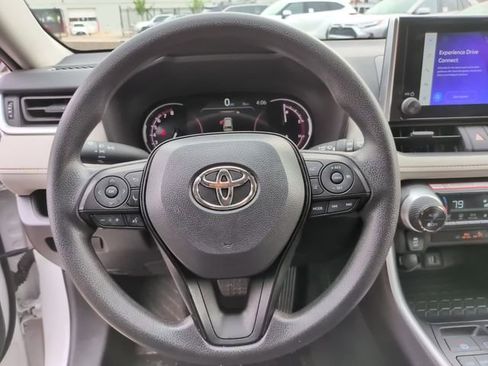 Used 2025 Toyota RAV4 XLE FWD image 17