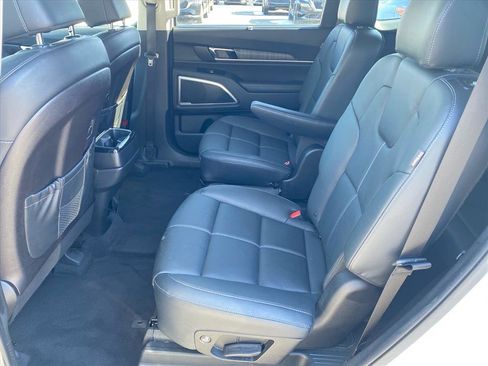 Used 2024 Kia Telluride EX w/ EX Captain's Chair Package image 26
