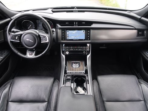 Used 2016 Jaguar XF S RWD image 11