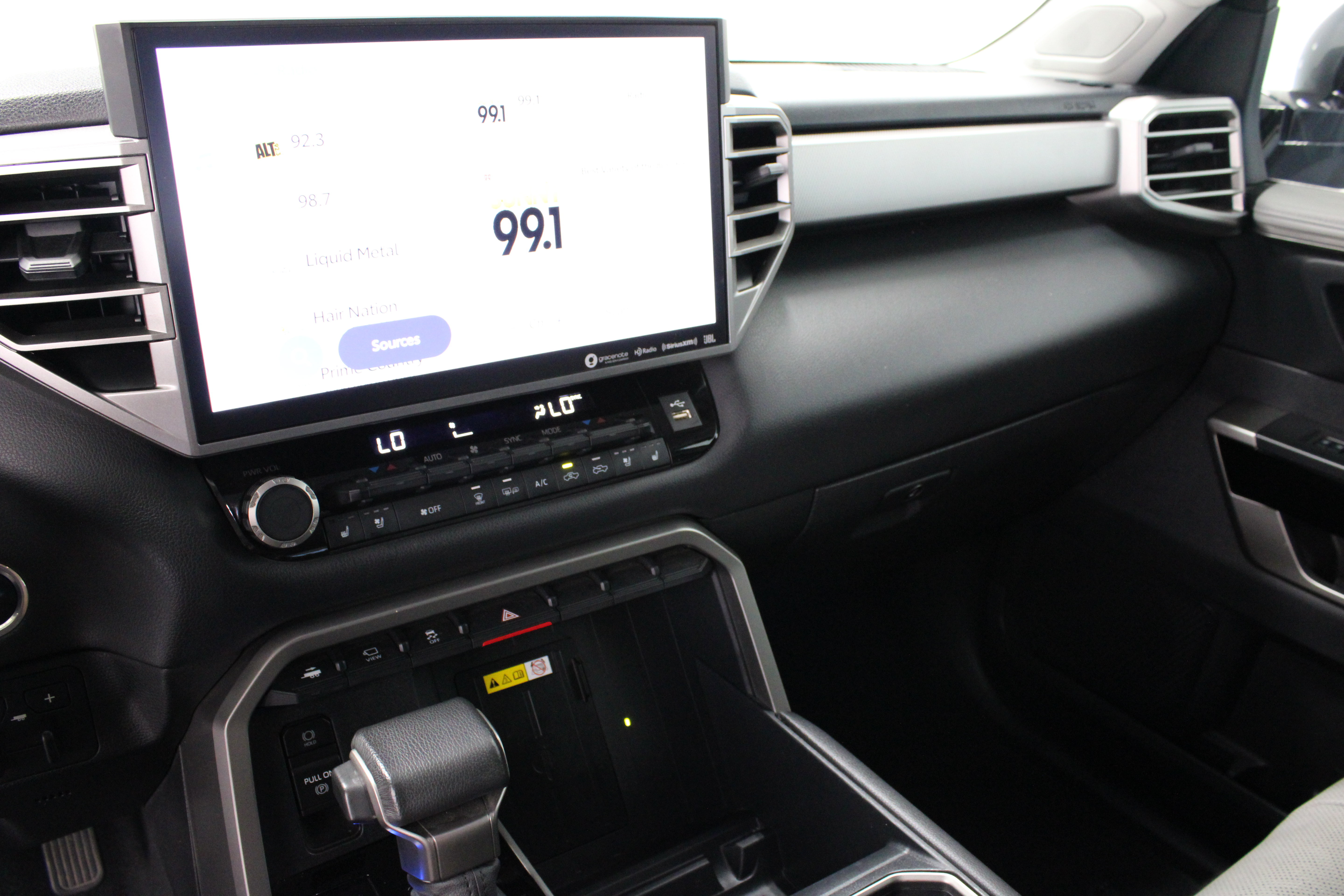 Used 2023 Toyota Tundra Limited AWD/4WD image 18