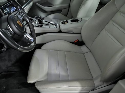 Used 2019 Porsche Panamera Turbo image 21